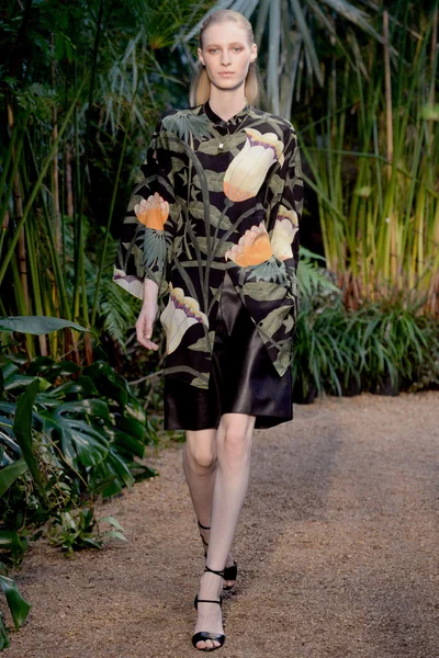 Look 8